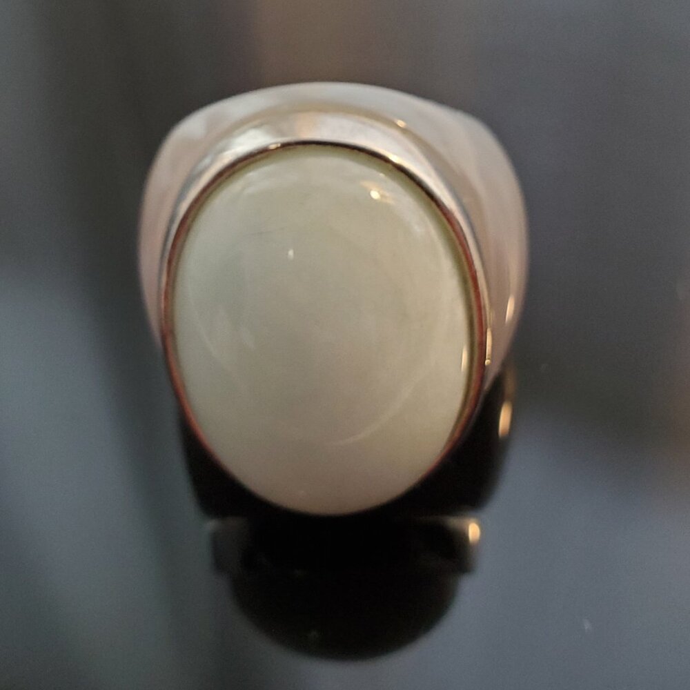 Carved agate and sterling silver ring, band size 8